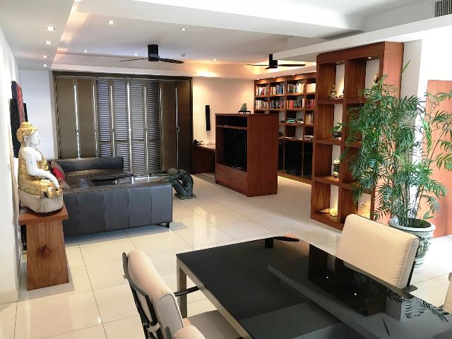 3 bedrooms condo for sale in pratamnak hill  